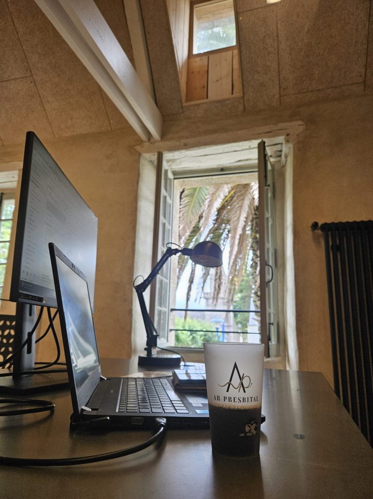 CO-WORKING LOCQUIREC : AU COEUR DES PIERRES DU PRESBYTÈRE